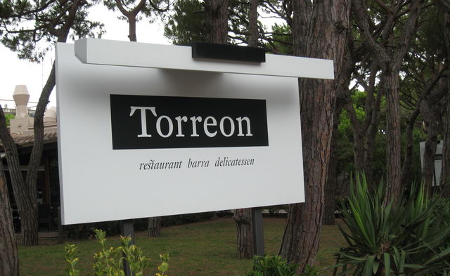 Nuevo cartel del restaurante "Torreon" de Gav&agrave; Mar (Agosto de 2008)
